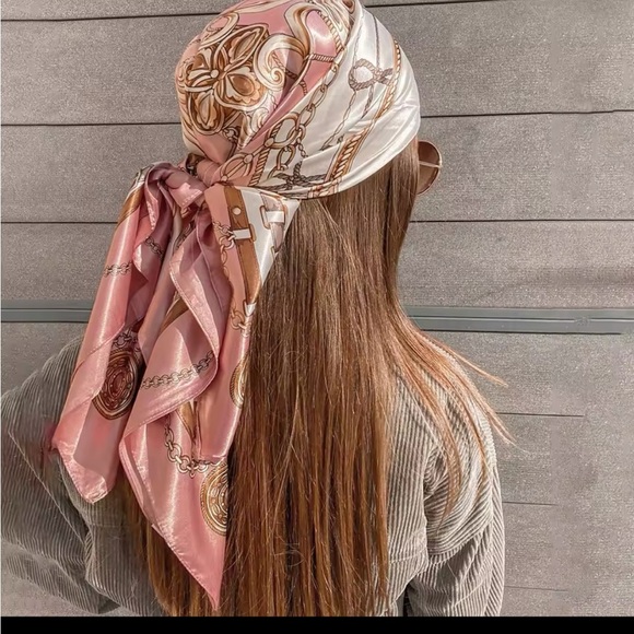 Accessories - Elegant Pink and Cream Paisley Wrap Scarf

0160
